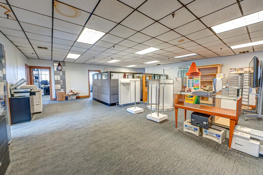 More Photos Of 185 Dixon Ave, Amityville Manufacturing For Sale