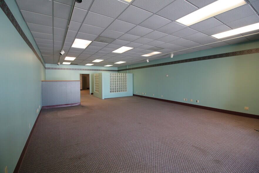 More Photos Of 1001 N Western Ave, Marion Office For Lease
