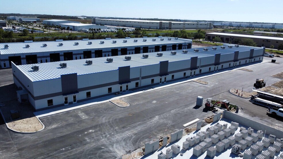 More Photos Of 16103 Lee Rd, Fort Myers Light Manufacturing For Lease
