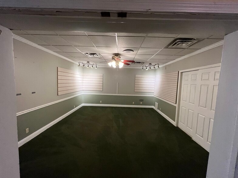 More Photos Of 110 B St, Saint Albans Funeral Home For Sale