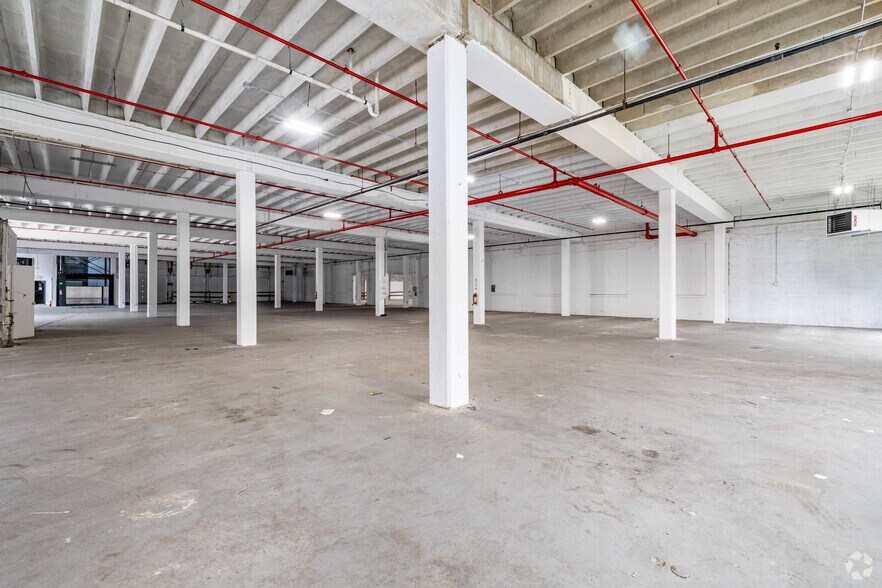 More Photos Of 41 Bancker St, Englewood Warehouse For Lease