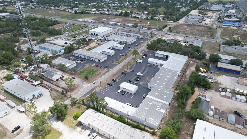 More Photos Of 13400-13499 Chambord St, Brooksville Manufacturing For Lease