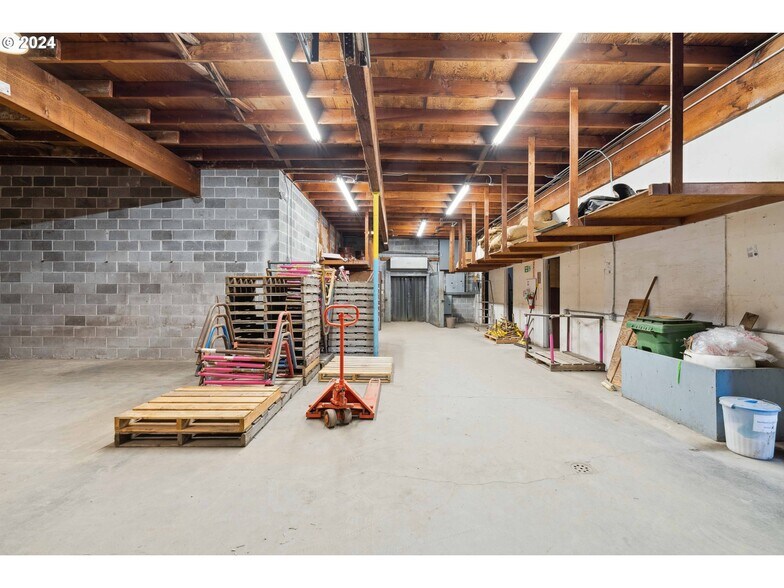 More Photos Of 665 Hemlock Ave, Coos Bay Refrigeration Cold Storage For Sale