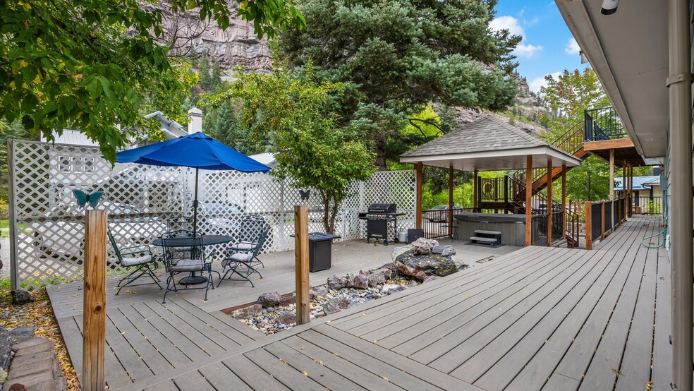 More Photos Of 118 6TH Ave, Ouray Hotel For Sale