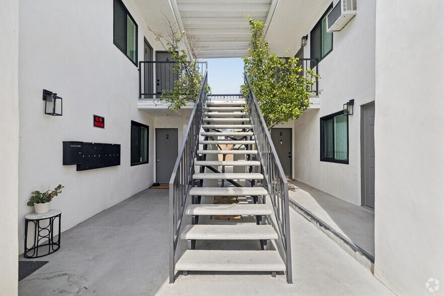 More Photos Of 7323 Valmont St, Tujunga Apartments For Sale