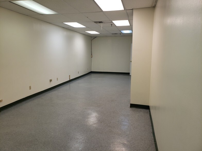 More Photos Of 4500 District Blvd, Vernon Manufacturing For Lease