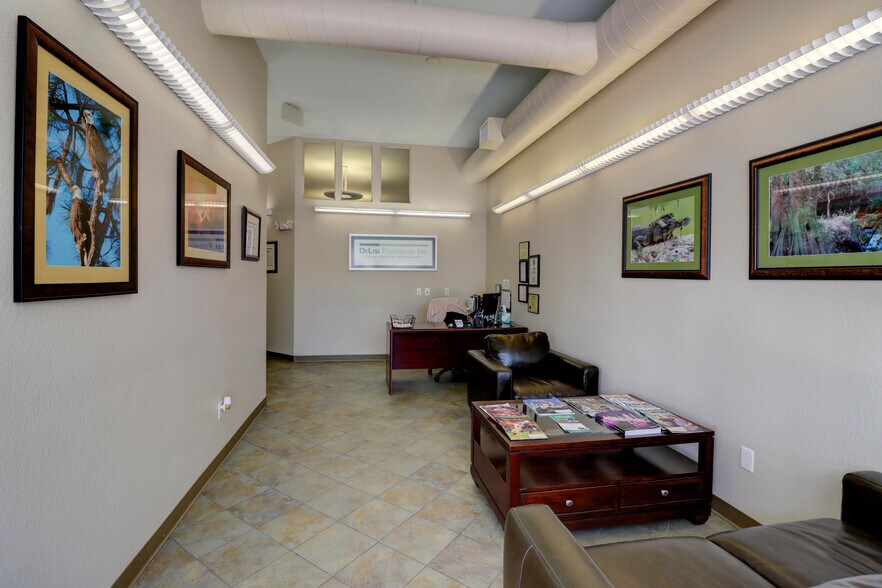 More Photos Of 1605 Hendry St, Fort Myers Office For Sale