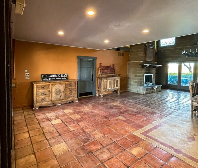 More Photos Of 3001 E Frontage Rd, Amado Restaurant For Sale