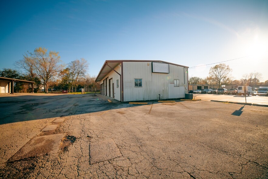 More Photos Of 809 Old Montgomery Rd, Conroe Auto Repair For Lease