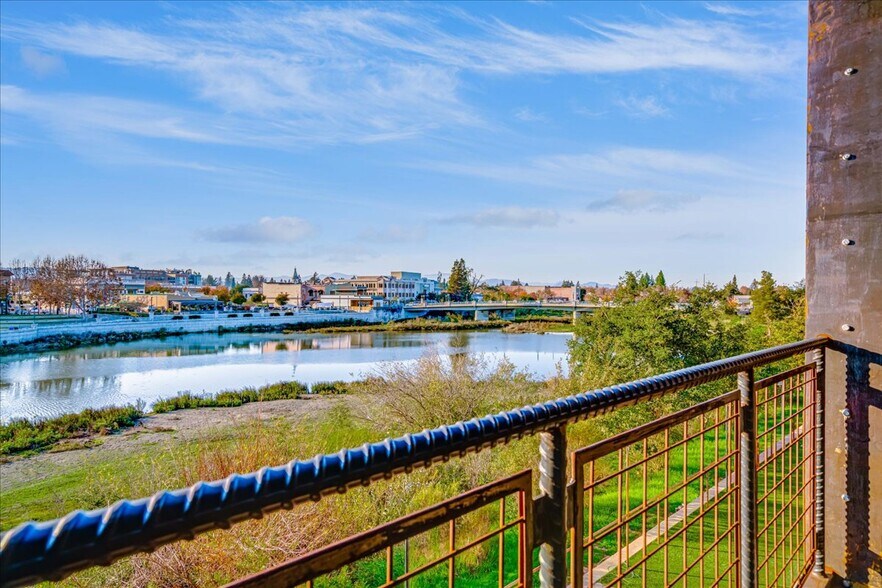 More Photos Of 920-930 3rd St, Napa Flex For Lease