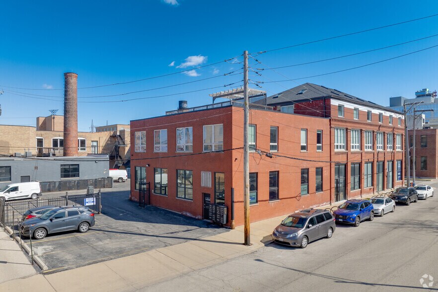 More Photos Of 1400-1416 W Fulton St, Chicago Loft Creative Space For Lease
