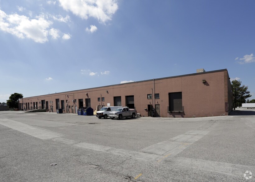 More Photos Of 33 Alliance Blvd, Barrie Warehouse For Lease