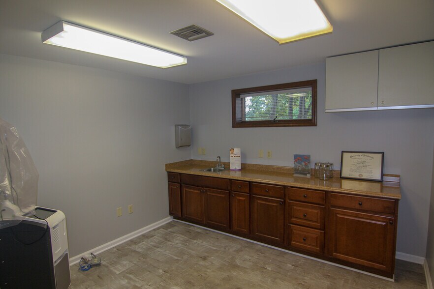 More Photos Of 960 Beaver Grade Rd, Coraopolis Medical For Lease