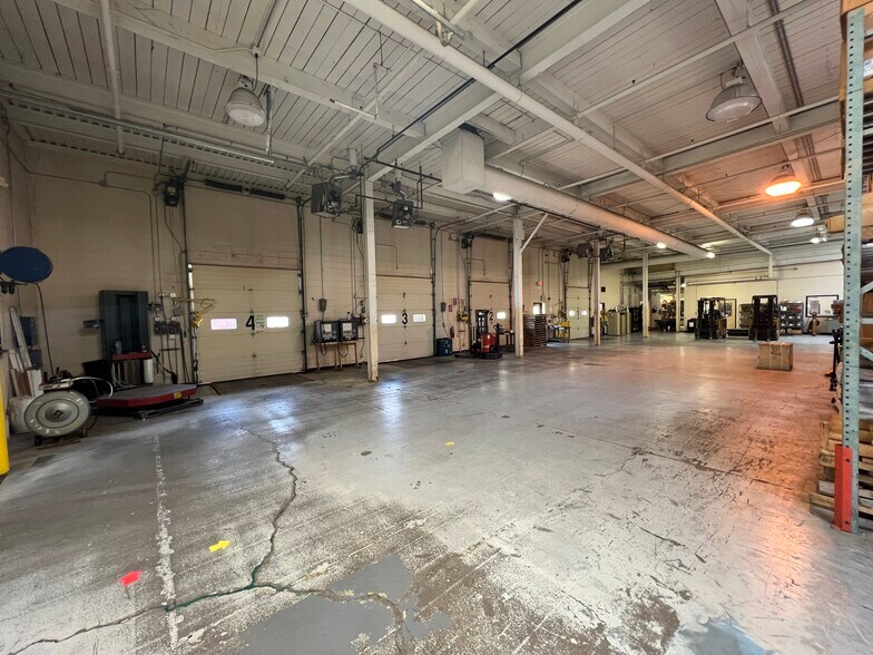 More Photos Of 449 Gardner St, South Beloit Manufacturing For Sale