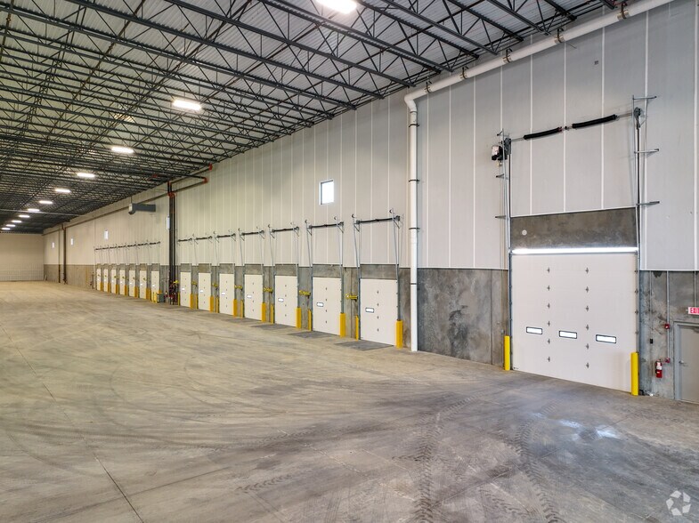 More Photos Of 400 Trey St, Jeffersonville Distribution For Lease