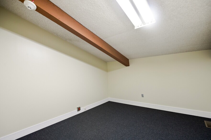 More Photos Of 1111 W Town and Country Rd, Orange Business Park For Lease