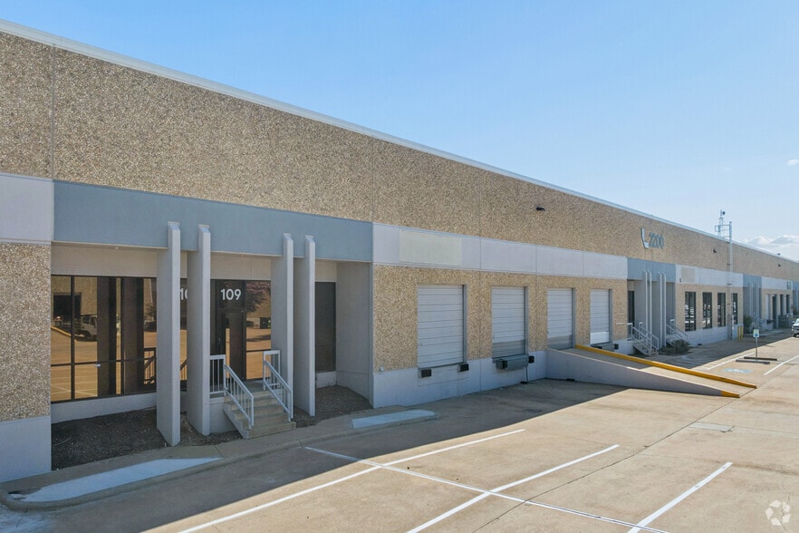 More Photos Of 2200 Denton Dr, Austin Unknown For Lease