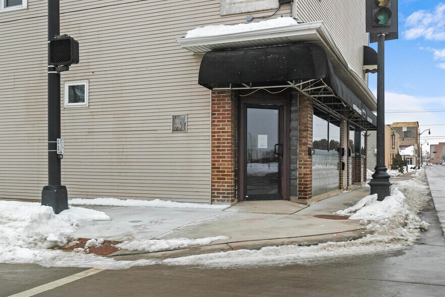 More Photos Of 1027 S Main St, Oshkosh Restaurant For Sale