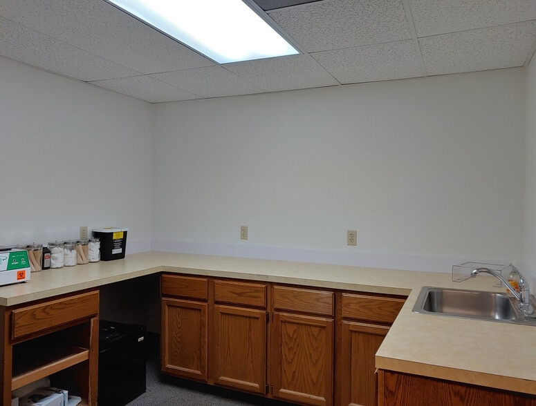 More Photos Of 106 Elden St, Herndon Medical For Sale