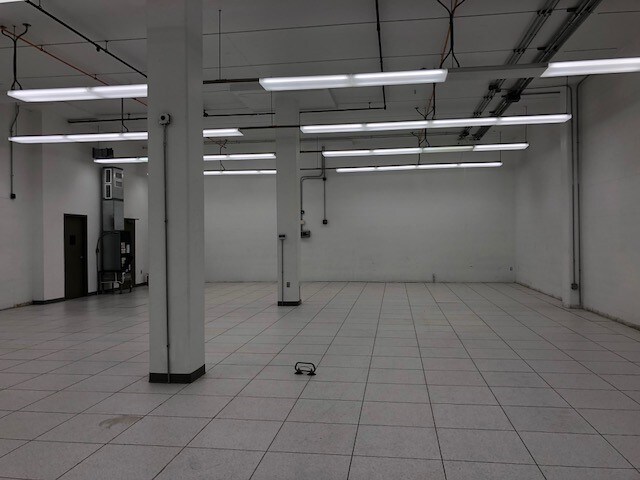 More Photos Of 13229 Southview Ln, Dallas Flex For Sale