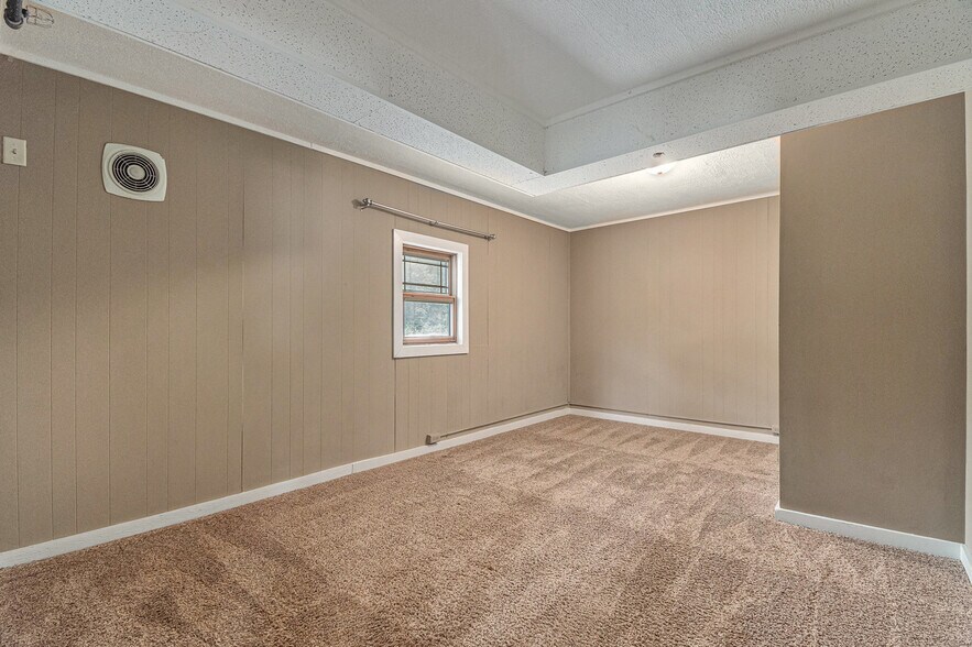 More Photos Of 6500 Railroad Ave, Omaha Restaurant For Sale