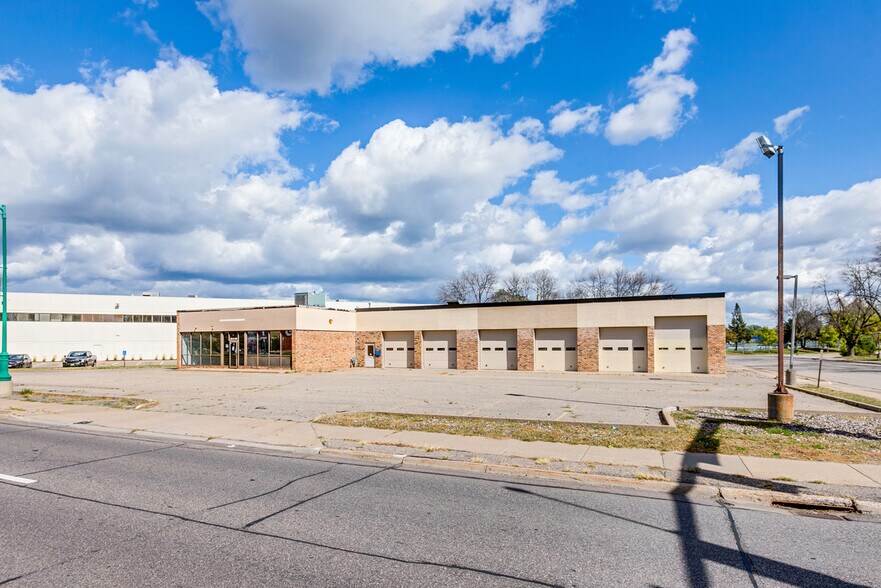 More Photos Of 5500 W Broadway Ave, Minneapolis Storefront Retail Office For Sale