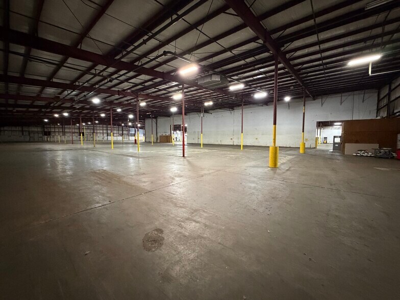More Photos Of 1305 Progress Rd, Suffolk Warehouse For Lease