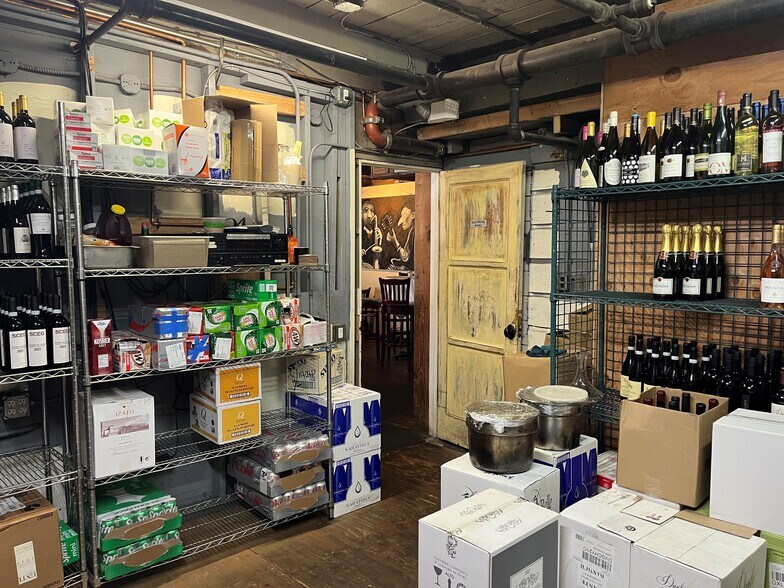More Photos Of 5862-5872 Doyle St, Emeryville Restaurant For Sale