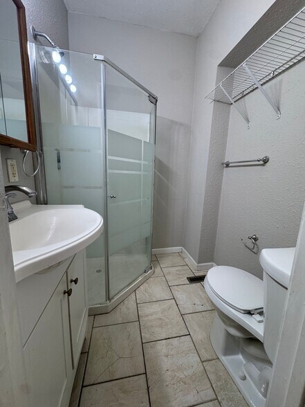 More Photos Of 1137 26th St, Des Moines Apartments For Sale