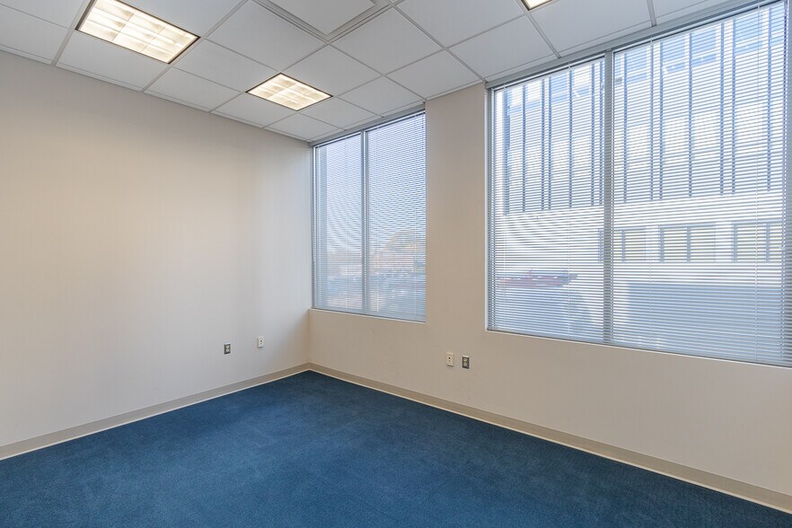 More Photos Of 129 N Main St, Anderson Office For Lease