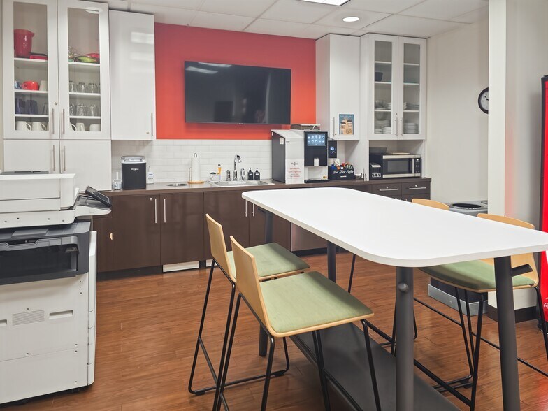 More Photos Of 8215 Sw Tualatin Sherwood Rd, Tualatin Coworking Space