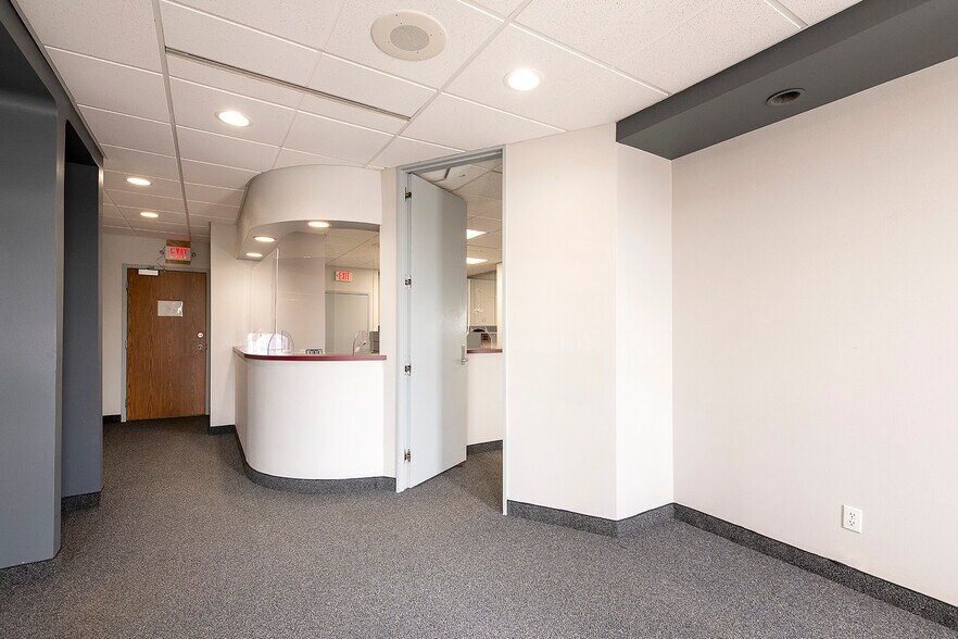 More Photos Of 29001 Cedar Rd, Lyndhurst Medical For Lease