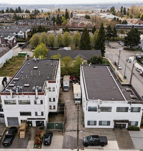 More Photos Of 5526 Dorset St, Burnaby Light Distribution For Sale