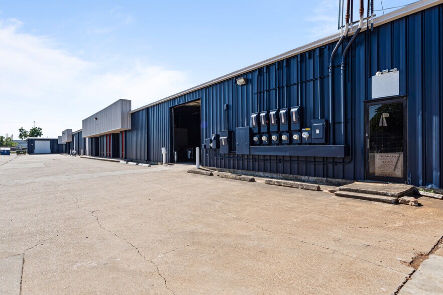 More Photos Of 1500 Brittmoore Rd, Houston Warehouse For Lease
