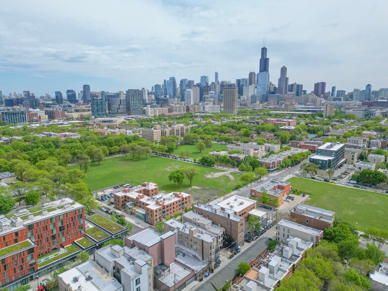 More Photos Of 1315 W Taylor St, Chicago Storefront Retail Residential For Lease
