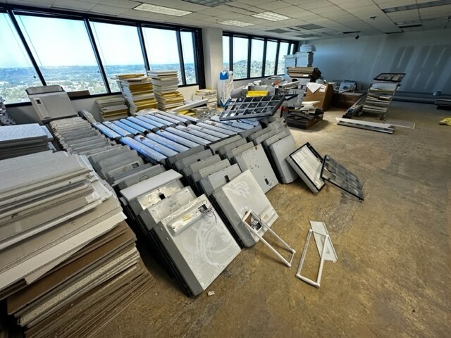 More Photos Of 750 Holiday Dr, Pittsburgh Office Residential For Lease