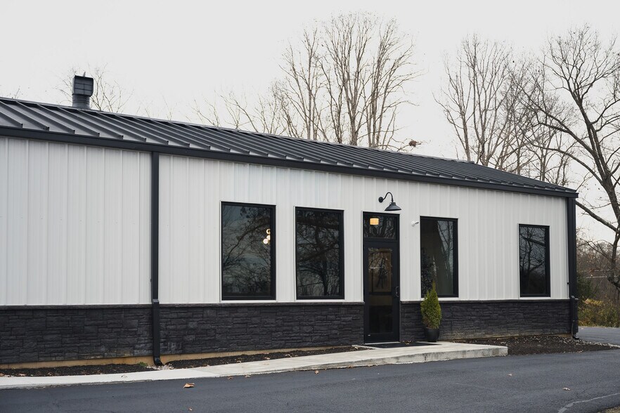 More Photos Of 4430 W Jonathan Moore Pike, Columbus Office Residential For Lease