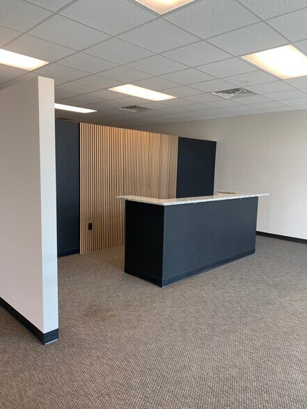 More Photos Of 1800 W Mason St, Green Bay Office For Sale