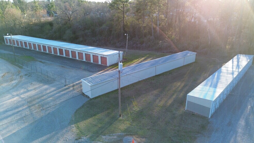More Photos Of 914 Peach St, Selmer Self Storage For Sale