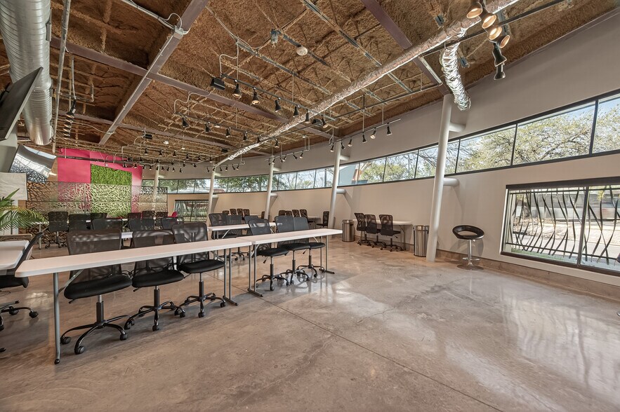 More Photos Of 4817 Main St, Houston Office For Lease