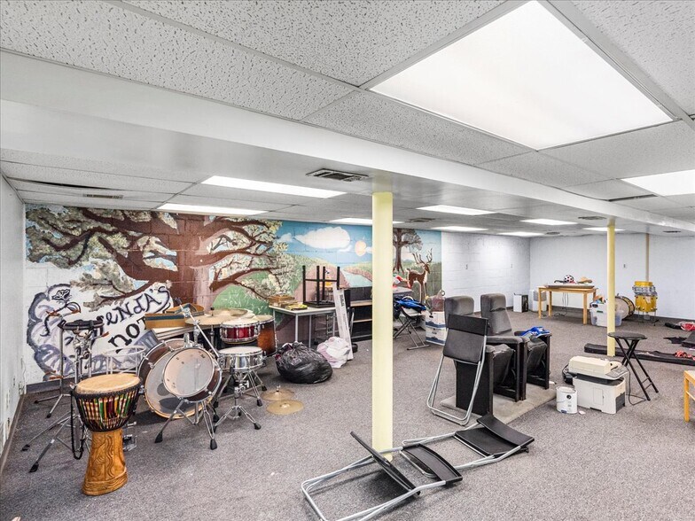 More Photos Of 2600 Duss Ave, Ambridge Unknown For Sale