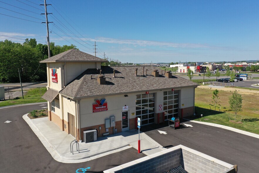 More Photos Of 1771 Veterans Pky, Jeffersonville General Retail For Sale