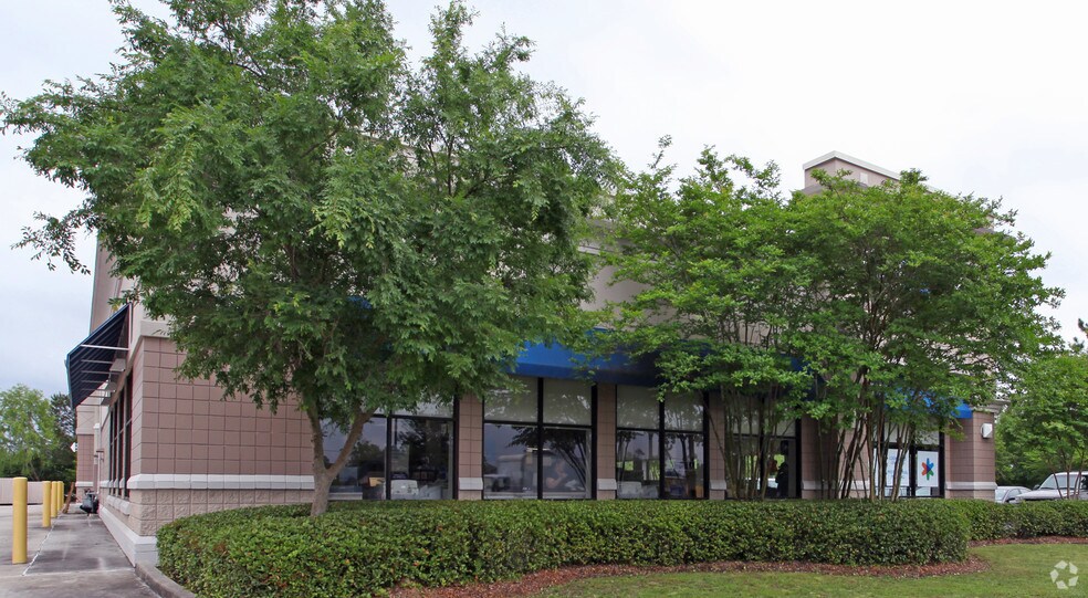 More Photos Of 808 N Hwy 190, Covington Freestanding For Lease