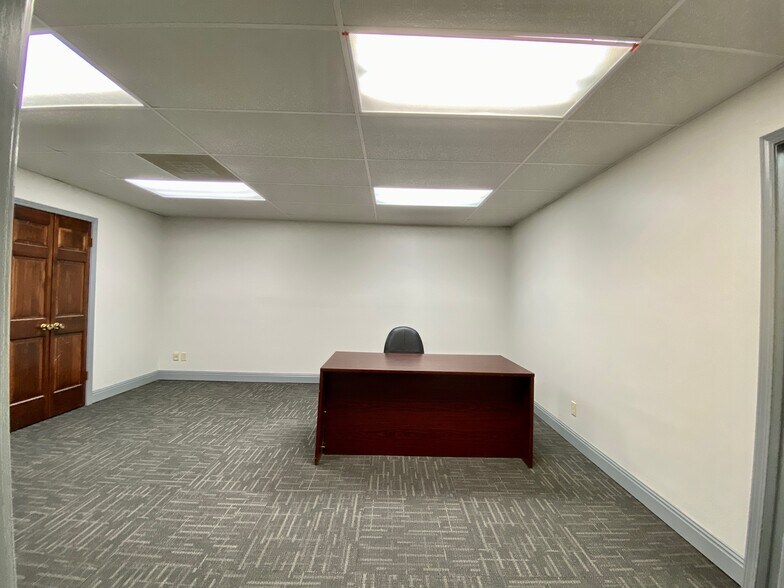 More Photos Of 1523-1529 Cliff Gookin Blvd, Tupelo Office For Lease