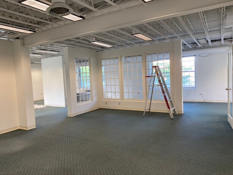 More Photos Of 85 Forest Ave, Locust Valley Office For Lease