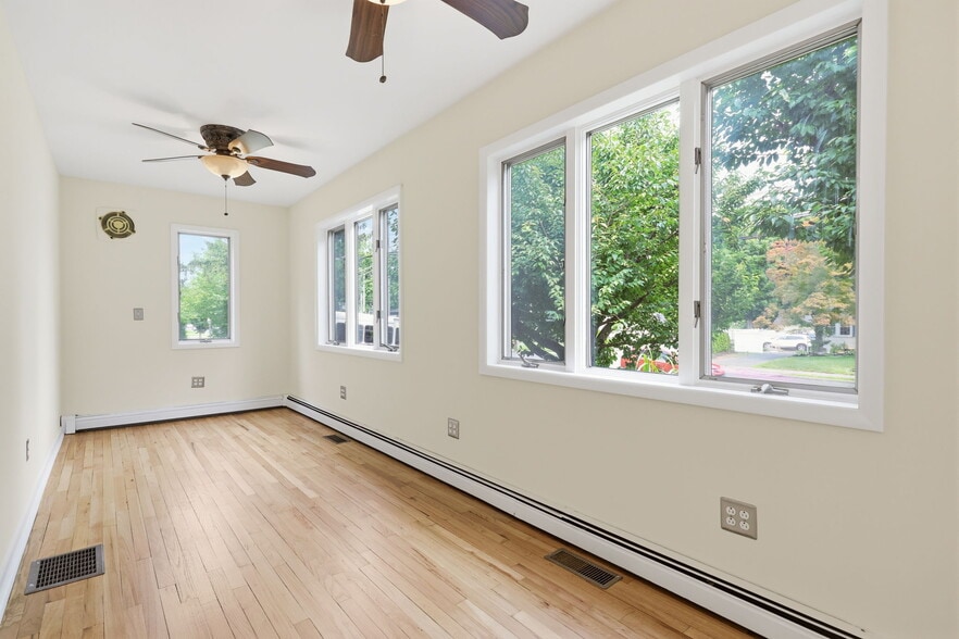More Photos Of 168 White Horse Ave, Hamilton Office For Sale