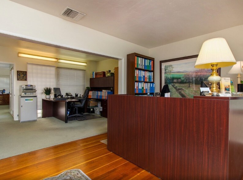 More Photos Of 315 N Vine St, Fallbrook Office For Sale