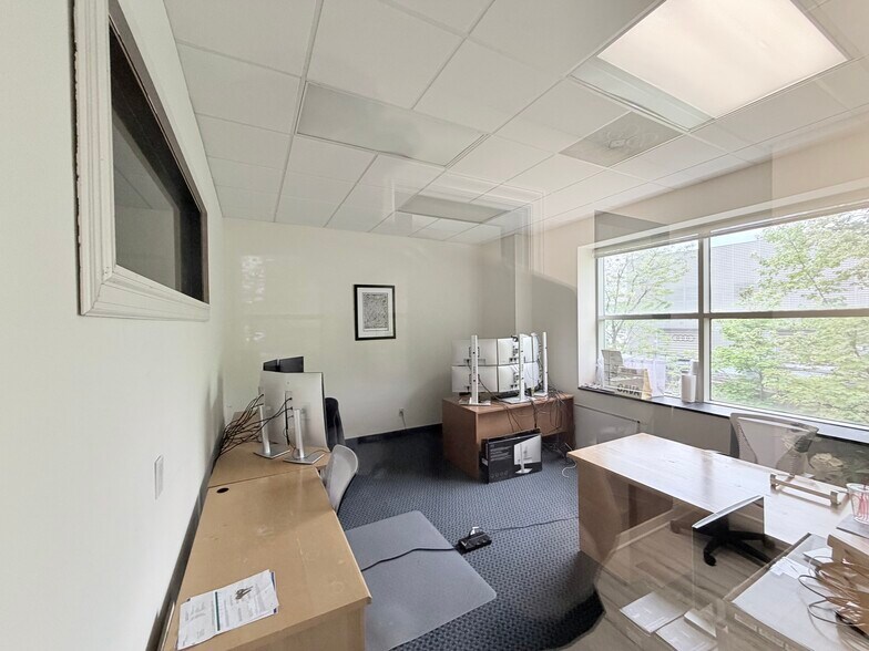 More Photos Of 177 W Putnam Ave, Greenwich Office For Lease