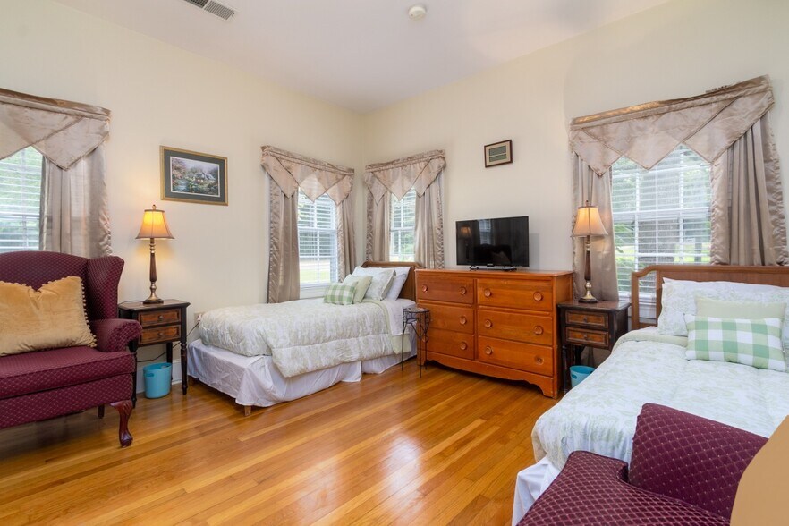 More Photos Of 173 S Lee St, Forsyth Assisted Living For Lease