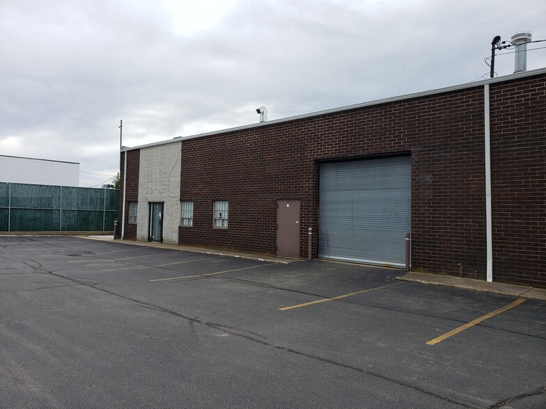 More Photos Of 75 Cabot St, West Babylon Warehouse For Lease
